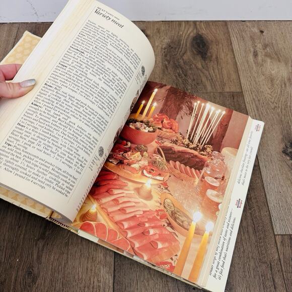 Vintage 1980 The Good Housekeeping Illustrated Cookbook Zoe Coulson Hardcover - Picture 5 of 7